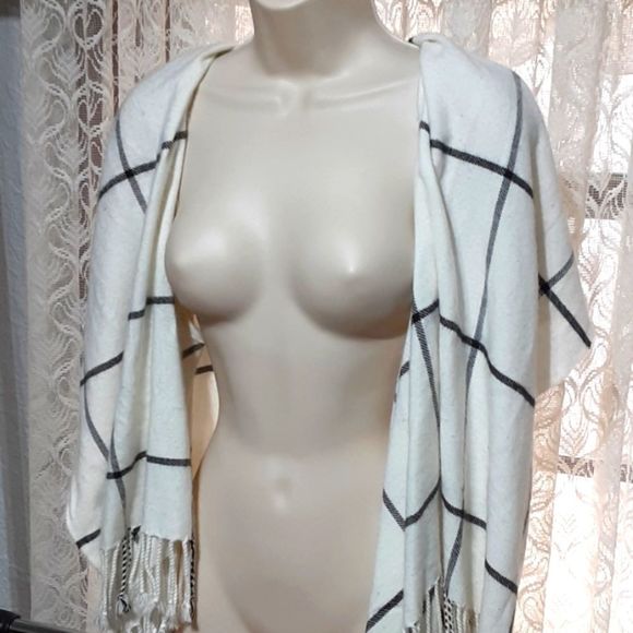 Plaid Cardigan/ overthrow/ shrug for Woman! One size fits most. - Picture 2 of 9